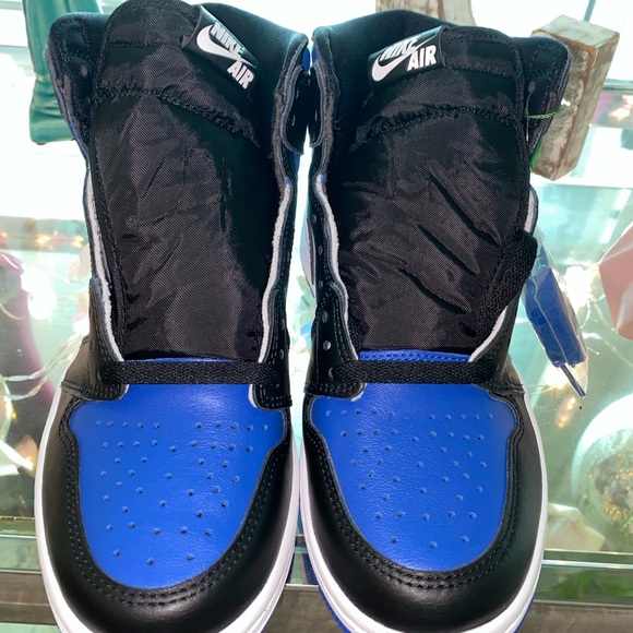Air Jordan 1 Retro High OG “Royal Toe” w/receipts - Picture 4 of 7